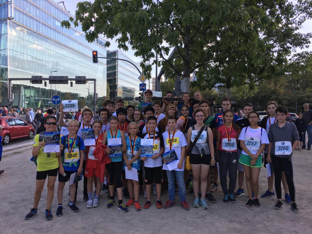 Schüler des Hertz-Gymnasiums beim 28. Berliner Mini-Marathon